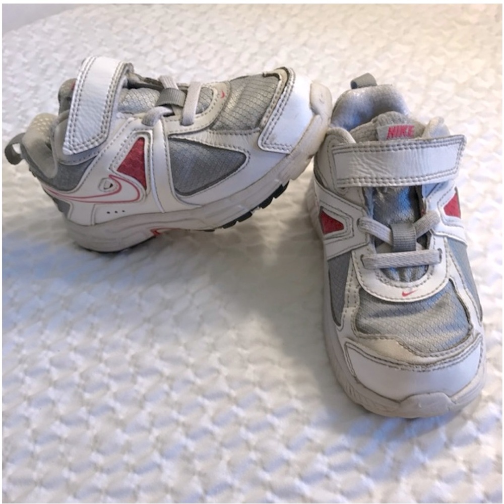 Girl’s Nike Gray and White Sneakers Size 8